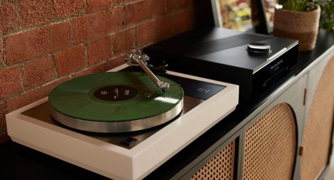 LP12 on a sideboard beside a DSM