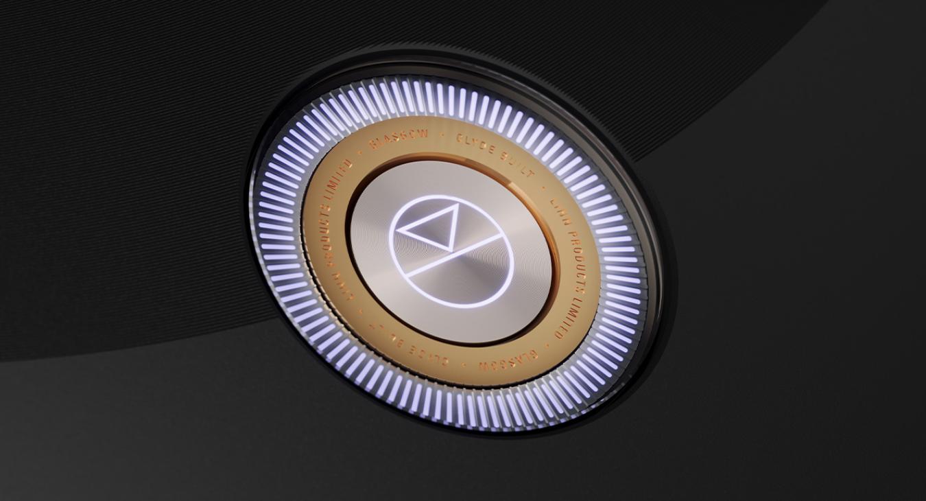 A Klimax Solo 800 Linn dial on the black version