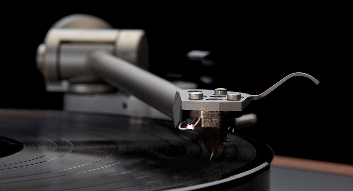 Linn Klimax LP12 - view of the Ekos tonearm